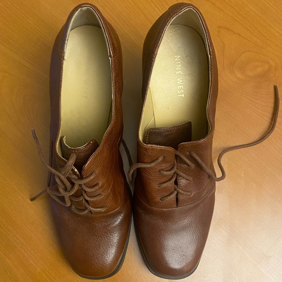 Vintage lace up heels - Picture 3 of 6